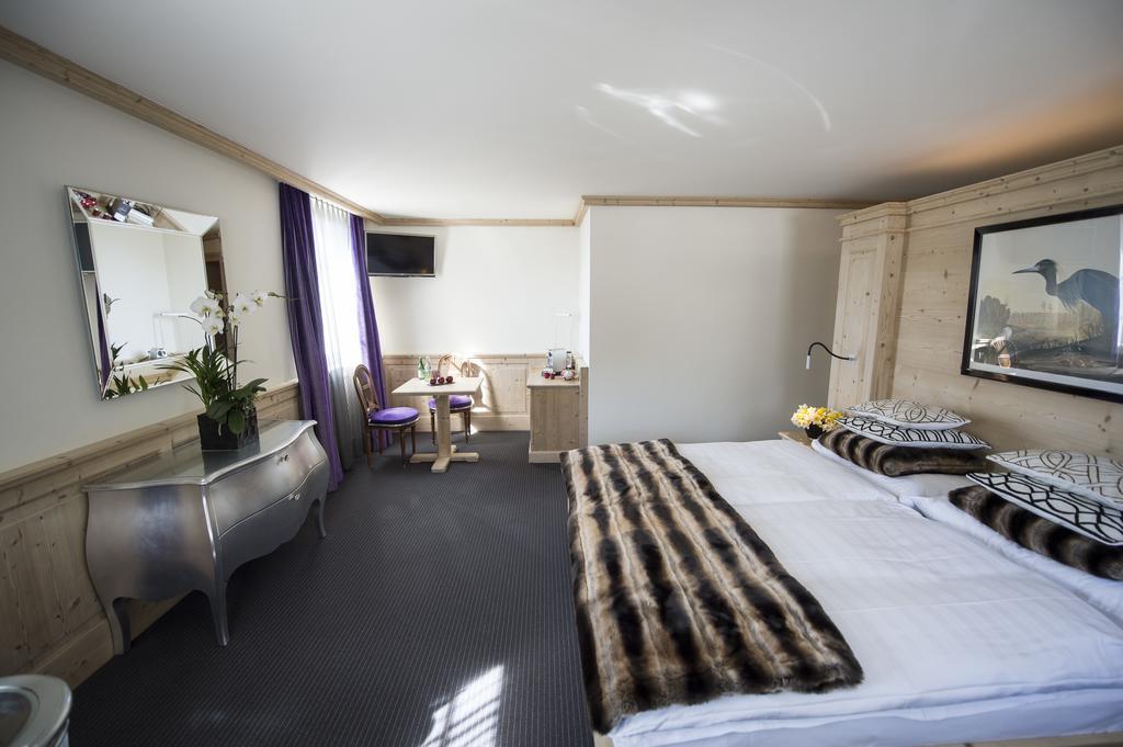 Hotel Weiss Kreuz Malans Ruang foto
